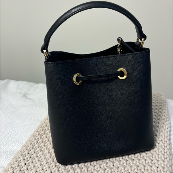 Michael Kors XS Suri Mini Bucket Crossbody Drawstring Shoulder bag - Picture 3 of 6